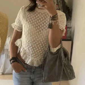 zara blus  - jättesöt blus från zara men använder aldrig längre💓lånad bild 