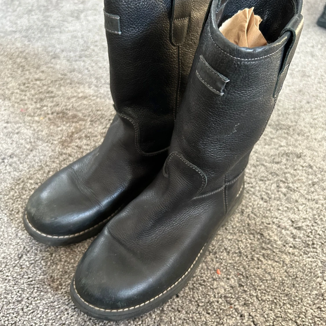 Kavat stövlar läder