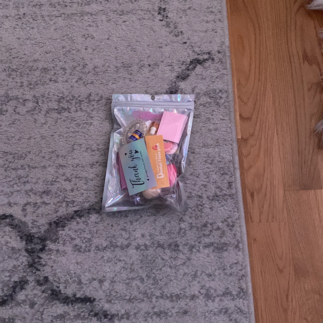 Sminkset i holografisk påse