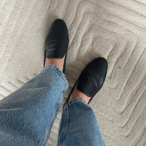 Svarta loafers i skinimitation - skor till hösten - Svarta loafers i skinimitation, perfekta till hösten. Så fina! 