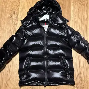 Intressekontrol! Sjukt fet moncler maya 🍾kvitto finns från förra ägaren✅. Size 3, Skicka pm vid fler frågor! Tar alla prisförslag!