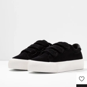 Even and odd svarta skor - säljer dessa för de inte används längre! de är i helt okej skick, de syns att de ör använda på sulan❤️köpt för 500