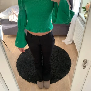 Elegant topp - Super söt topp som passar perfekt till middag, sparsamt använd 