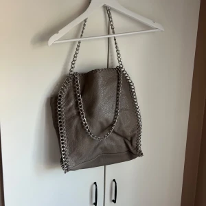 Tiamo väska - Säljer denna tiamo Väska, köp gärna med köp nu❤️