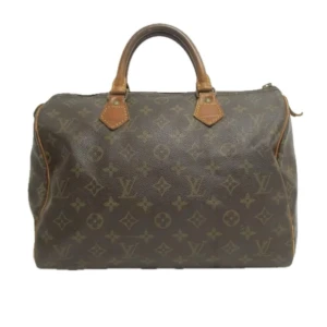 Louis Vuitton Speedy 30 - Louis Vuitton Speedy 30. Ett måste i väskkollektionen! Bra storlek för både vardagsbruk och resor. Perfekt att använda som skol-/arbetsväska. Speedy ger en touch av lyx och stil till varje outfit.