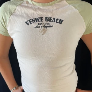 T-shirt - Det är en jätte fin tröja som tyvärr blivit för liten. I nytt skick. 