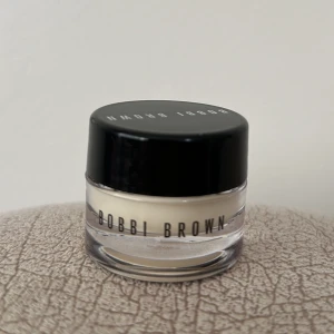 Bobby brown primer! - Den är helt oanvänt. 