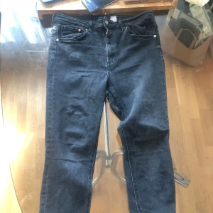 Ett par jeans - Ett par svarta skinnyjeans