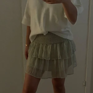 Vero Moda kjol - Använd 1 gång endast, inte min stil.