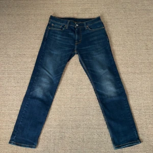 Levis jeans 502 - Säljer mina Levis 502 jeans. Väldigt bra skick, inte använt mycket alls. Storlek 30/30. Säljer för 400, köpte för 1000 