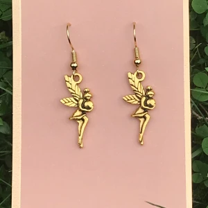 🧚Fe örhängen 🧚 - Vackra guld fe-örhängen🧚🧚finns en massa liknande på min profil 🌸⭐️🐞🦋