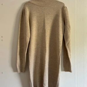 Stickad klänning  - 🌸otroligt fin och skön stickad klänning ifrån Trendyol 🌸fint skick 🌸storlek M