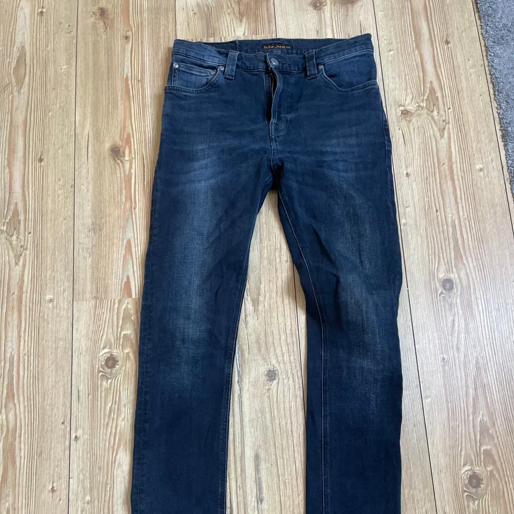 Säljer ett par Nudie jeans i väldigt bra skick. Knappt använda då dom var för slim för mig. Storlek W31 L32. Jeans & Byxor.