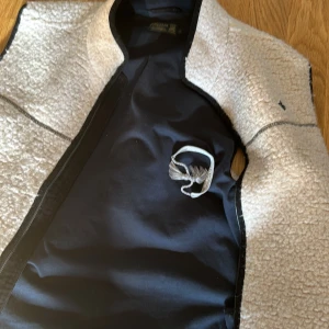 Deal - Armband o väst