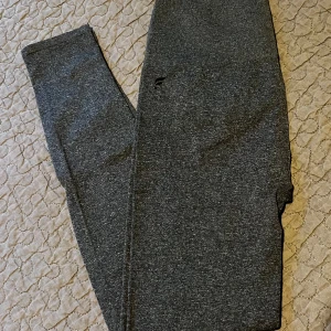 Grå träningstights - Fabletics grey training tights. Size XS but fits S bc of stretchy material