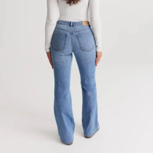 Classic boot jeans från Gina - Classic boot Jeans ifrån Gina❣️ Helt oanvända, nya med prislappen kvar! Kan tyvärr inte skicka egna bilder då de inte passar😬Tycker färgen är mörkare än som bilderna på hemsidan! Superfina😊😊😊😊