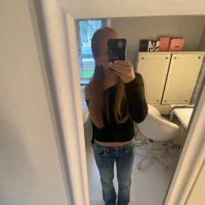 stickad tröja - säljer denna stickade tröja från even&odd helt utan defekter 🥰