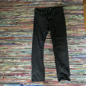 HM byxor - Säljer dess hm byxor i perfekt skick! Nypris 699kr. Vid frågor hör av er!