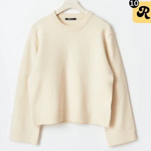 stickad tröja  - säljer denna fina slutsålda stickade tröja från Gina! endast använd 1 gång nypris 399kr 