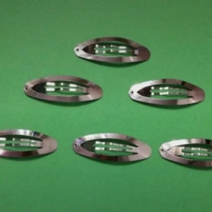 Ny ovanformad hårspänne 6 st  - Ny .6 st. 5 cm lång.metall. 