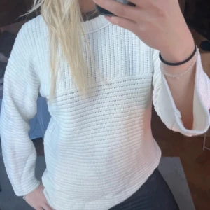Stickad tröja  - Snygg, perfekt till hösten!