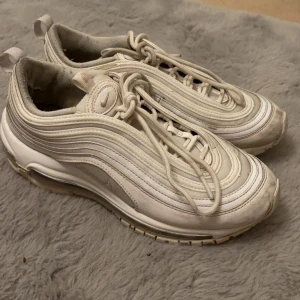 Nike sneakers  - Använd ett år, ser skicket på bilderna 