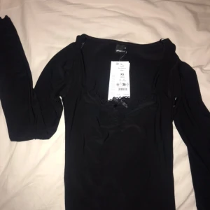 Topp - En söt topp från Gina, i strl xs. Helt oanvänd! Frakt tillkommer:)
