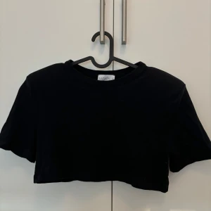 Nathalie Schuterman croptop - Nypris 2695kr
