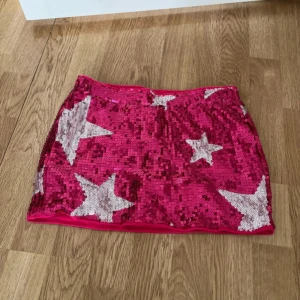 Skirt - Has only been worn to Nicki minaj concert once