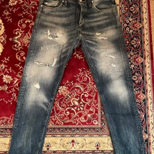 Jack & Jones  - Skön jeans ifrån Jack & Jones  Lite mörkare jeans med snygga detaljer. 