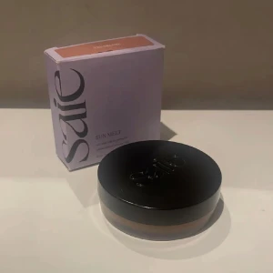 Saie bronzer  - Saie beauty bronzer i färgen tan bronze.  Säljer då den inte kommer t användning. Mycket kvar av produkten. Nypris ink frakt runt 400. Pris kan diskuteras. 