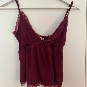 Linne - Rött linne från Nelly💕 säljer då jag ej använder det