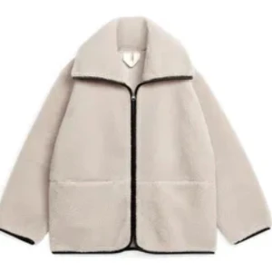 Beige teddyjacka med dragkedja - Intressekol på min jackan från arket skriv för fler bilder och om ni är intresserade .