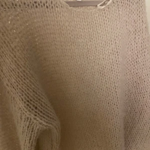 Stickad tröja  - Bra skick! Pris kan diskuteras vid snabbt köp 