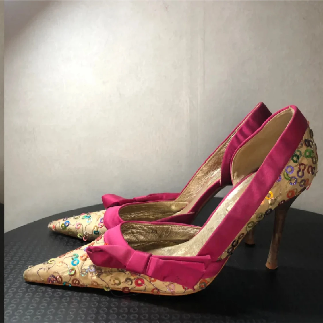 Rosa och glittriga pumps från Dune - 92