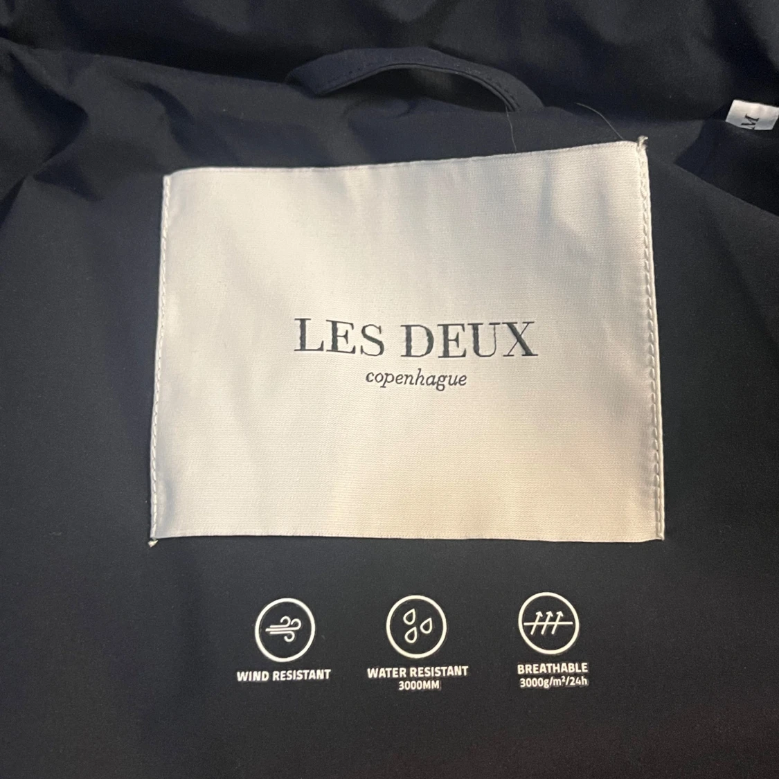 Marin blå pufferjacka från Les Deux - 91