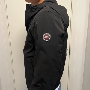 Colmar windbreaker  - En goretex skaljacka från Colmar. Lite kort på mig som är 184, borde pass om du är ca 180. Nyrpis 2995, mitt pris 1199. Hör av er vid frågor!