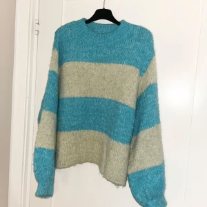 Stickad tröja  - Fin stickad tröja från Gina tricot💕