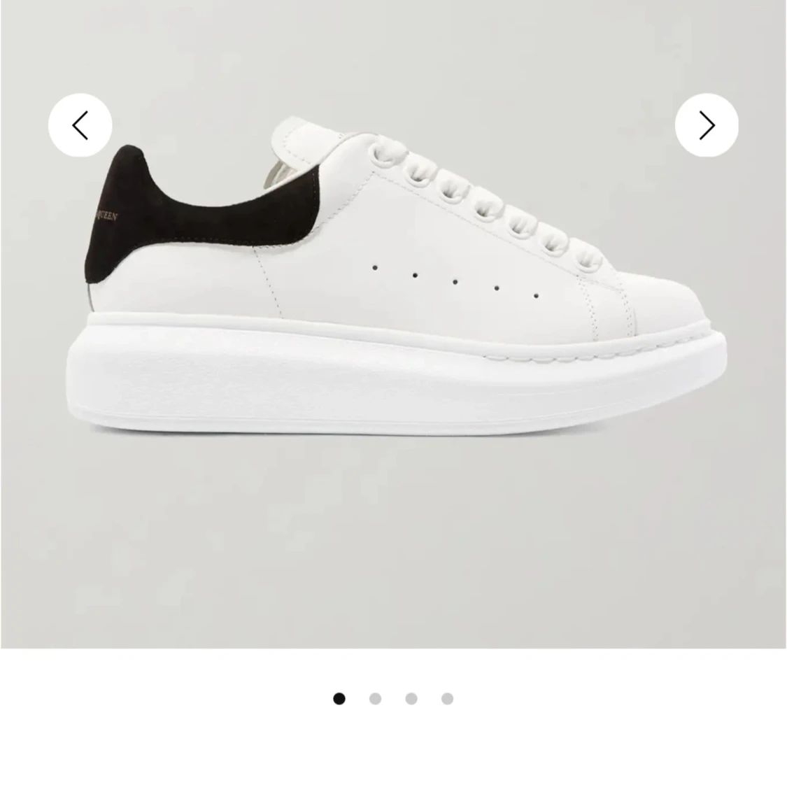 Vita sneakers med svart detalj - 90