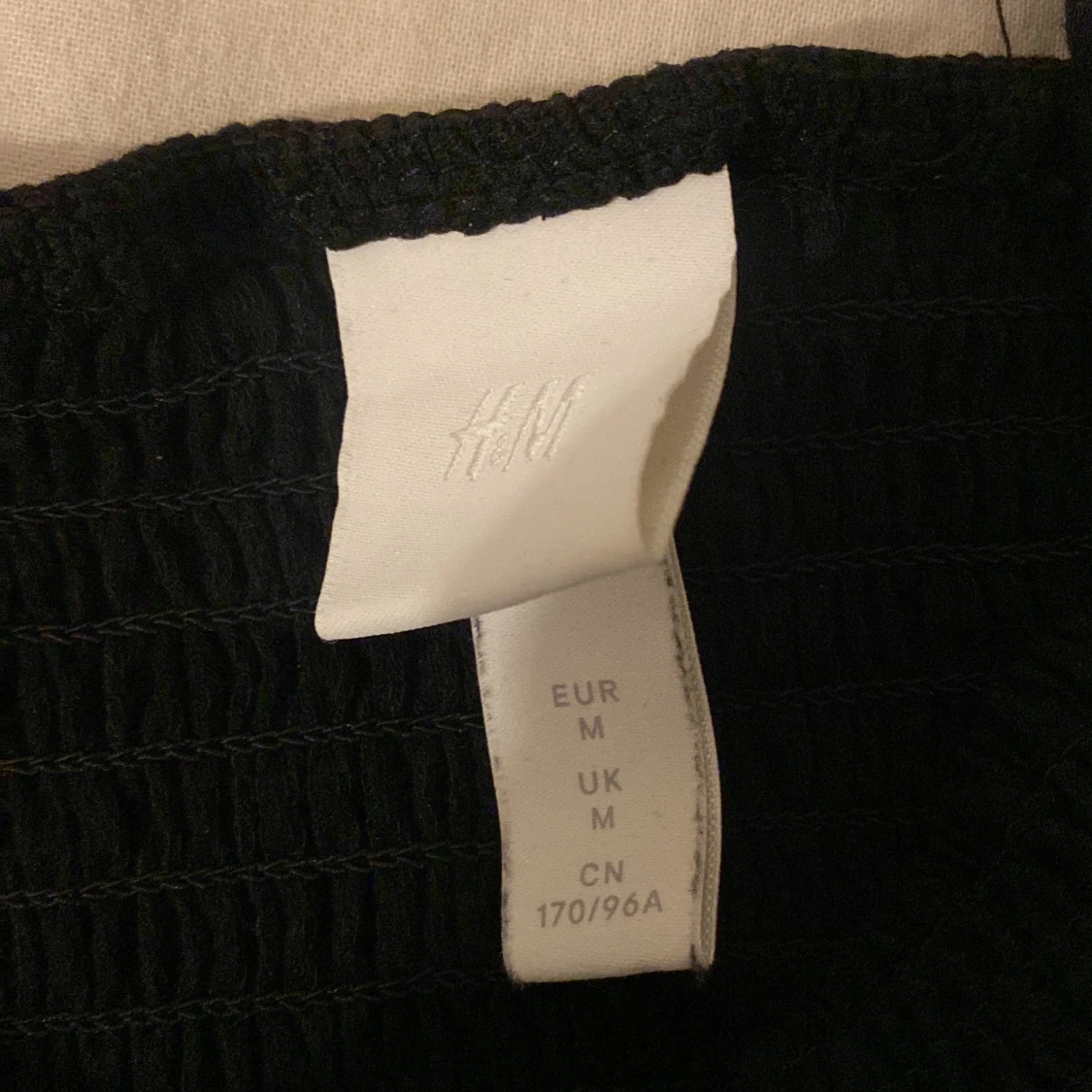 Svart ribbad topp från H&M - 90