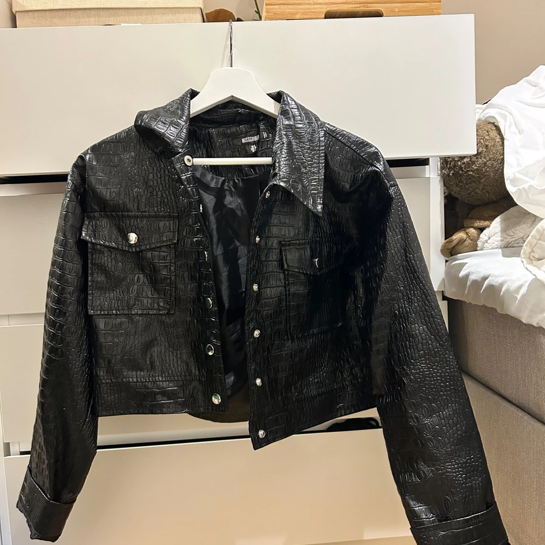 Svart croppad jacka  - 92