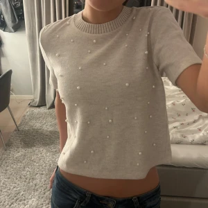 Zara tröja  - Super sätt topp från zara. Den är ur sortimentet och finns inte kvar!! Knappt använd så väldigt bra skick. 💖
