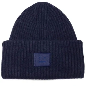 Acne Studios Mörkblå Mössa - Snygg acne mössa, mörkblå. Mössan har används max 2-3 gånger. Fick den i julklapp förra året men är inte särskilt förtjust mössor. Nypris var 1600kr. Jag säljer min för 800kr, möjligen lägre pris vid snabb handel.