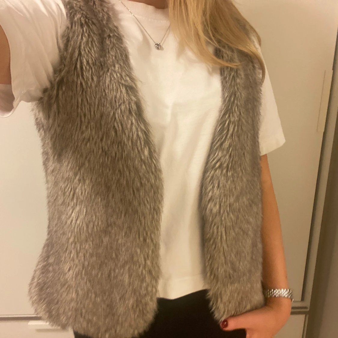 Beige pälsväst  - 90