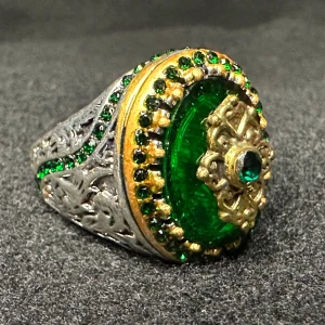 Handgjord lyxig ny turkisk ring Unisex Etno Alternativ Julklapp - Handgjord lyxig turkisk ring. Vackert utsirad med gnistrande grön sten och grön strass. 1,9 cm i innerdiameter, Höjd 2,3 cm.