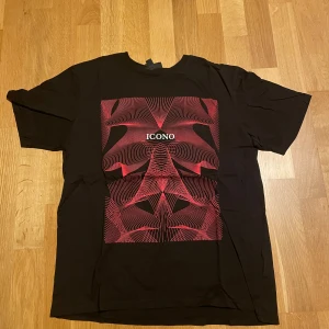 Icono T-shirt  - Fet icono tröja som inte används. Som ny och inga defekter. Skriv om du vill ha fler bilder eller om du har frågor🙏🙏