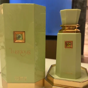 French avenue luscious - Luscious 100 ml 💚 Inspirerad av Bianco latte och Kayali Pistachio. Endast använd max 5 sprut.