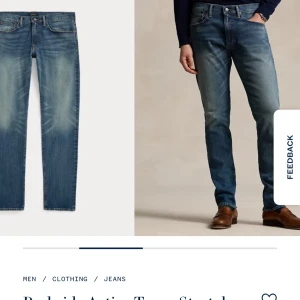 Blå jeans från Polo Ralph Lauren - Snygga blå jeans från Polo Ralph Lauren med en tapered passform. De har en klassisk femficksdesign och en lätt tvättad look. Perfekta för en avslappnad stil. De heter ” Parkside Active Taper Stretch Jean” och nypris är 2395kr. Säljer för de inte passade mig jätte bra, använda max 4 gånger och fick de för exakt ett år sedan. Storleken är 30/32