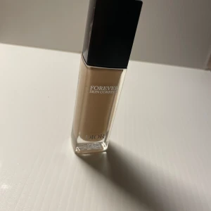 Forever Skin Correct Concealer från Dior 1,5N - Säljer en Forever Skin Correct Concealer från Dior. Den är testad ca 3 gånger