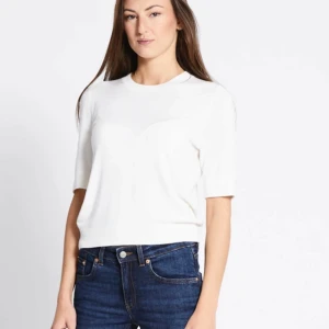 Vit kortärmad tröja - Säljer denna fina topp från lager i storlek xs 